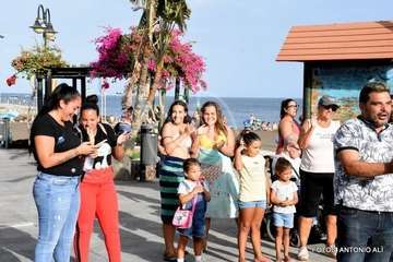 Protesta de vecinos y feriantes (Foto y Antonio Alí)